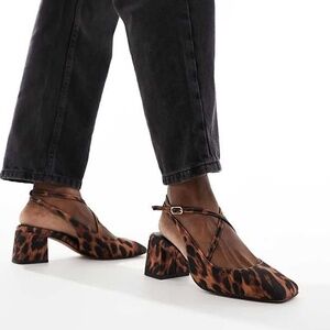 NWT -- ASOS Sawyer Square Toe Block Heeled Mid Shoes (Women's Size 9)